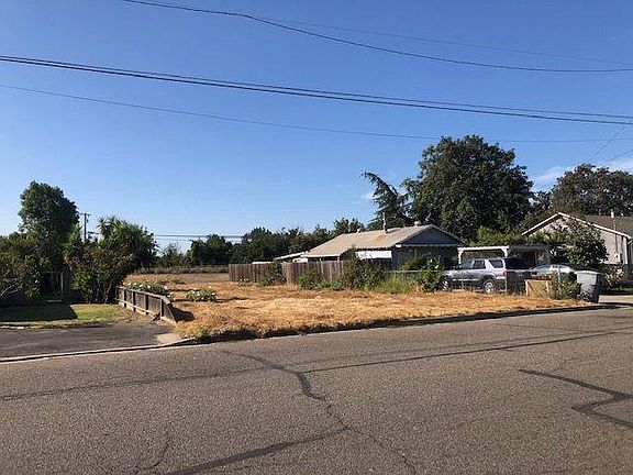 4th image of 2221 Vine Ave