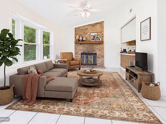 4th image of 102 Boardwalk Ln