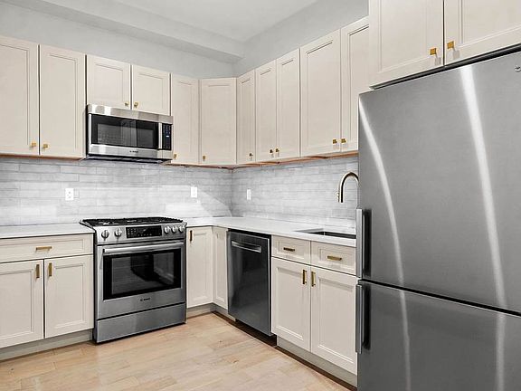 4th image of 250 Patchen Ave #1