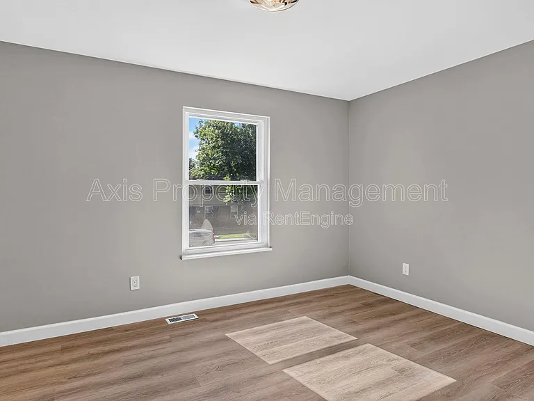 2209 Campus Dr — Photo 9