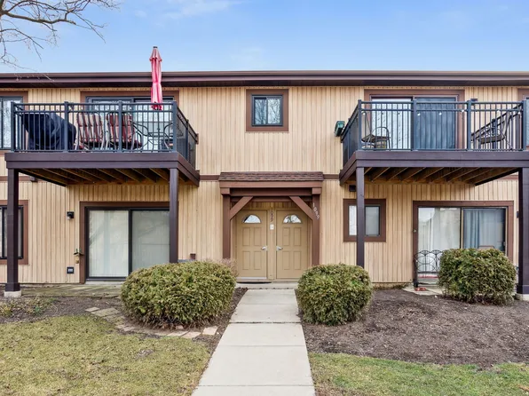 1099 Prescott Dr #1A, Roselle, IL 60172