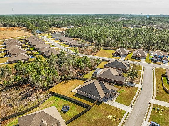 What a quiet street that is far away from the main road!