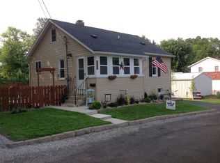 211 E Walnut St, Columbia, IL 62236