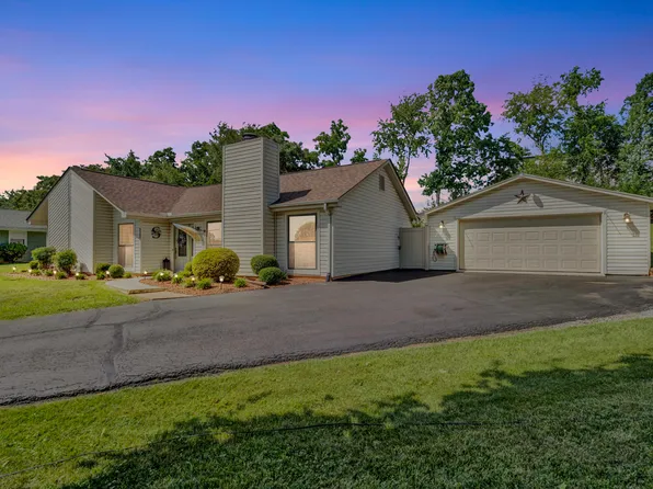 8240 Waterfall Dr, Roanoke, VA 24019