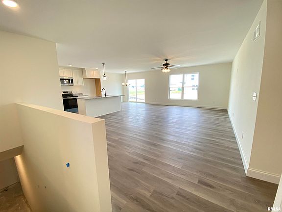 3rd image of 313 Hawks Nest Dr