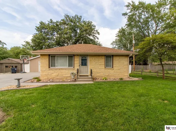 5820 Knox St, Lincoln, NE 68507