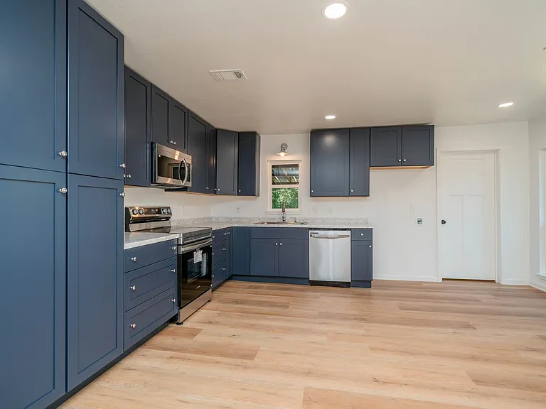 607 N Pacific St — Photo 8