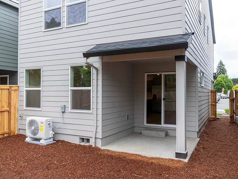 1050 SE 193rd Pl — Photo 8