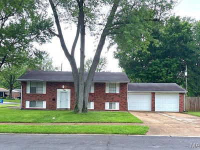 1460 Fox Run Dr, Florissant, MO, 63033