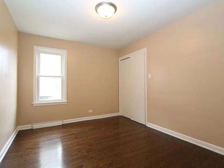 8553 S Oglesby Ave — Photo 14