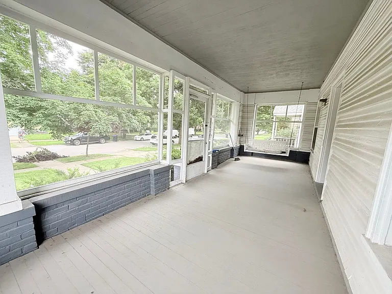 522 E Chestnut St — Photo 8