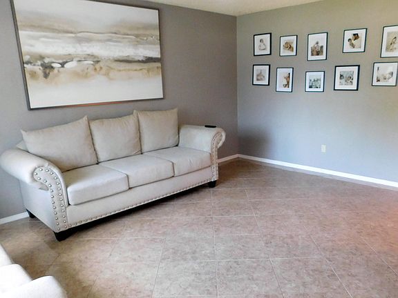 2nd image of 309 W Avenue K