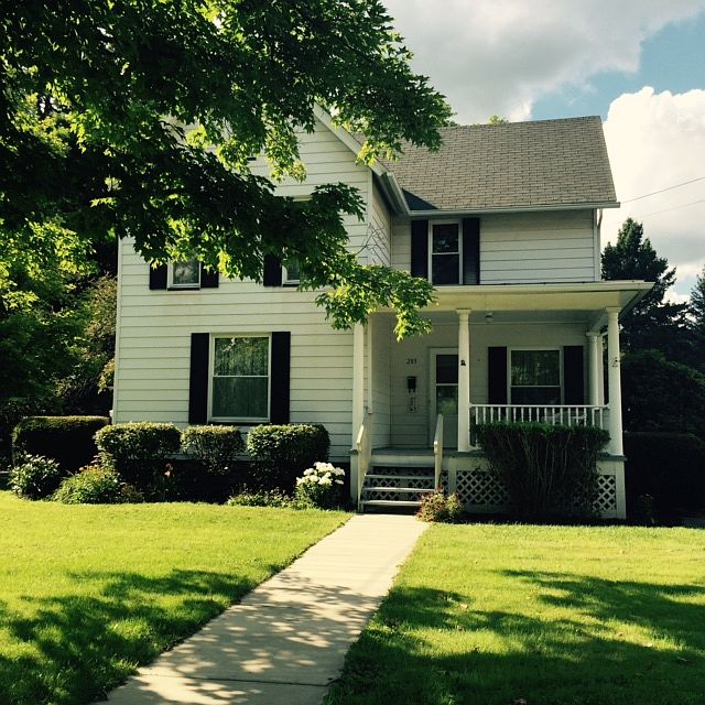 1st image of 203 E Dyke St