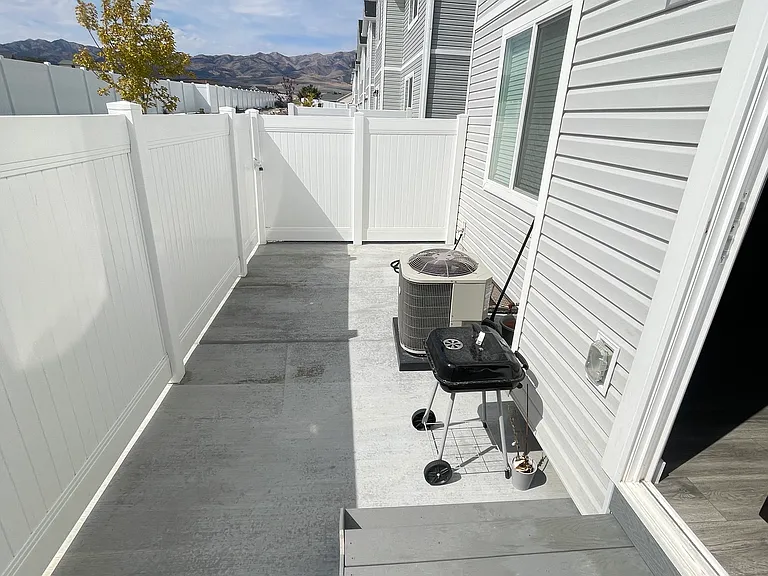 639 W Parker Pl — Photo 6