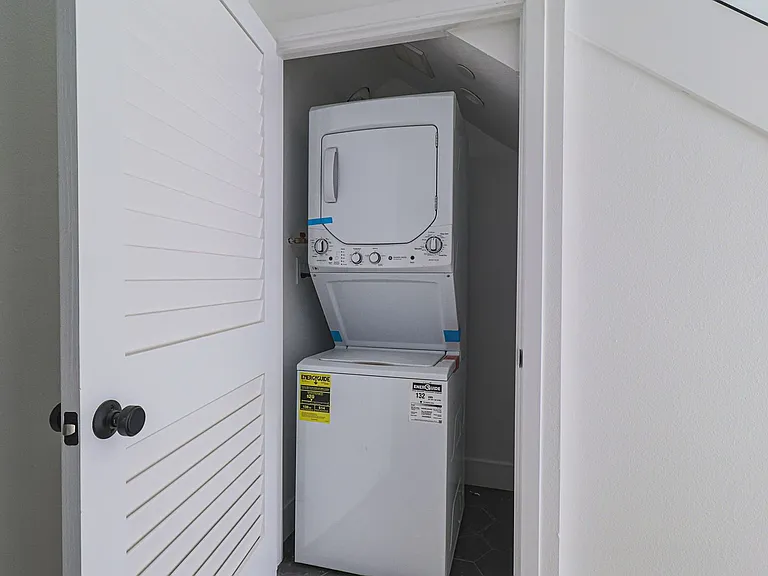New Construction Luxury 4 Bed Townhomes With Roof Decks — Photo 50
