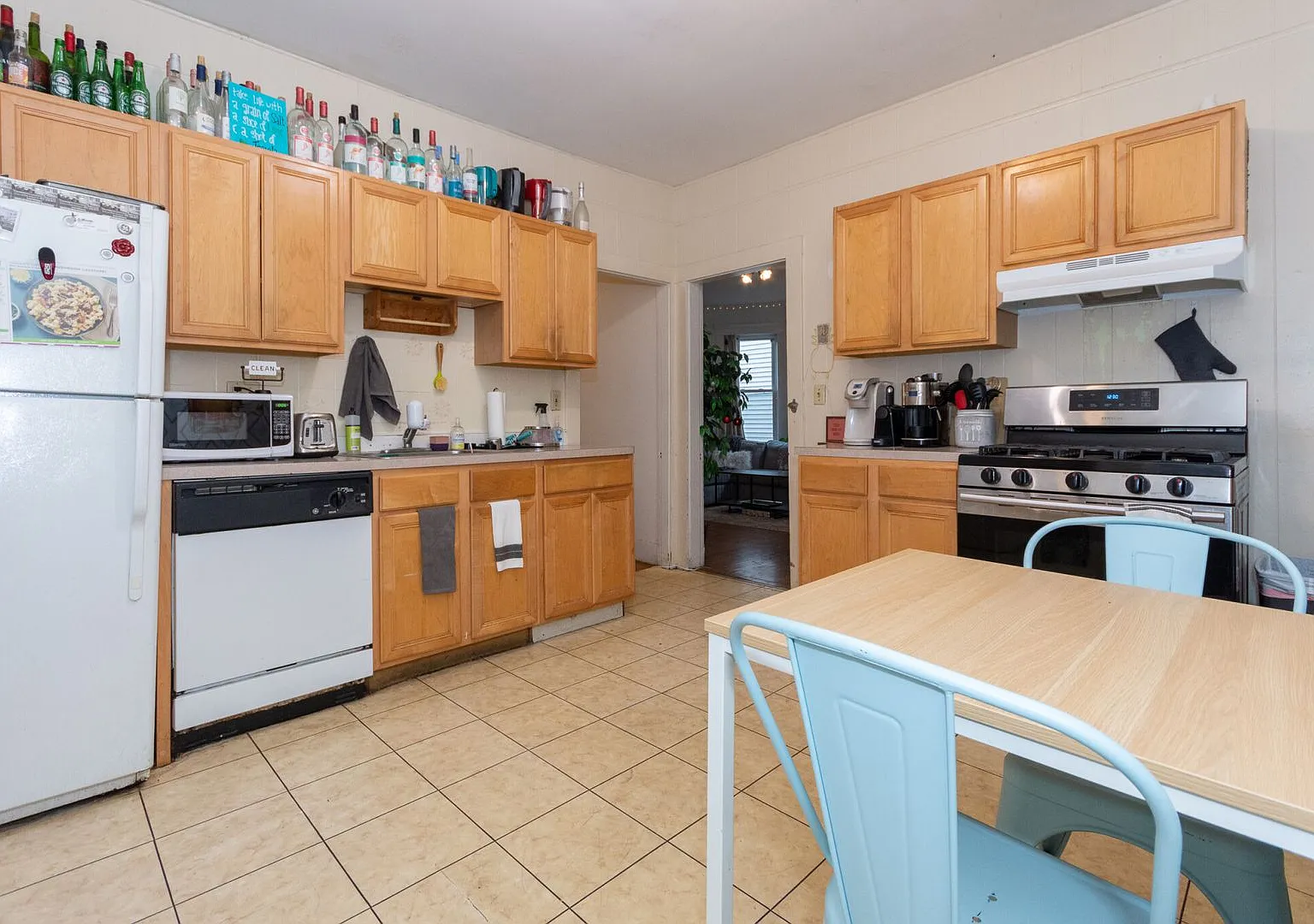 Stunning 4 bed 2 bath in Allston — Photo 2
