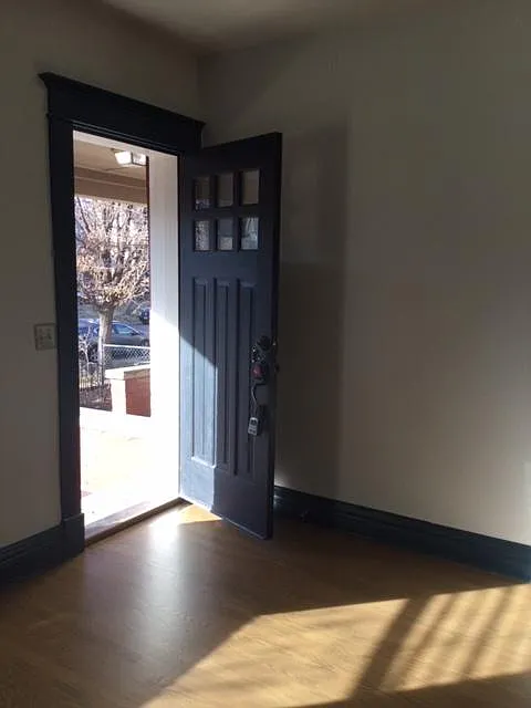 3 bed, 2.5 bath, 1420 sqft, $3,200 — Photo 3