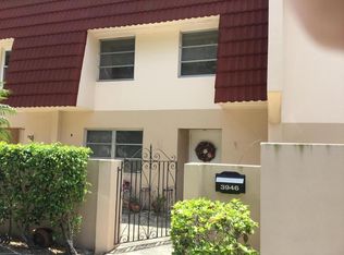 3946 Inverrary Dr, Lauderhill, FL 33319