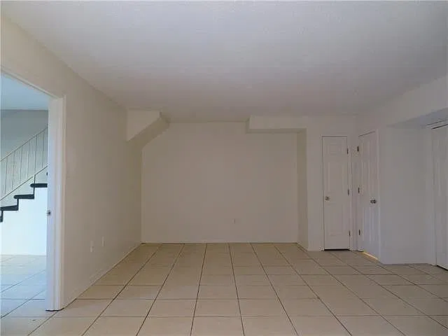 2 bed, 1.5 bath, 1200 sqft, $1,300 — Photo 3