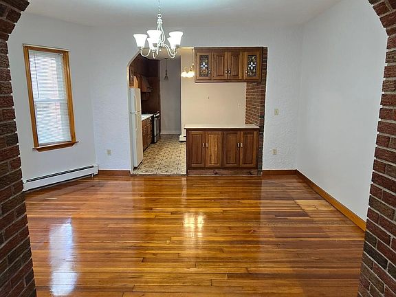 4th image of 29 Lambert St Floor 1
