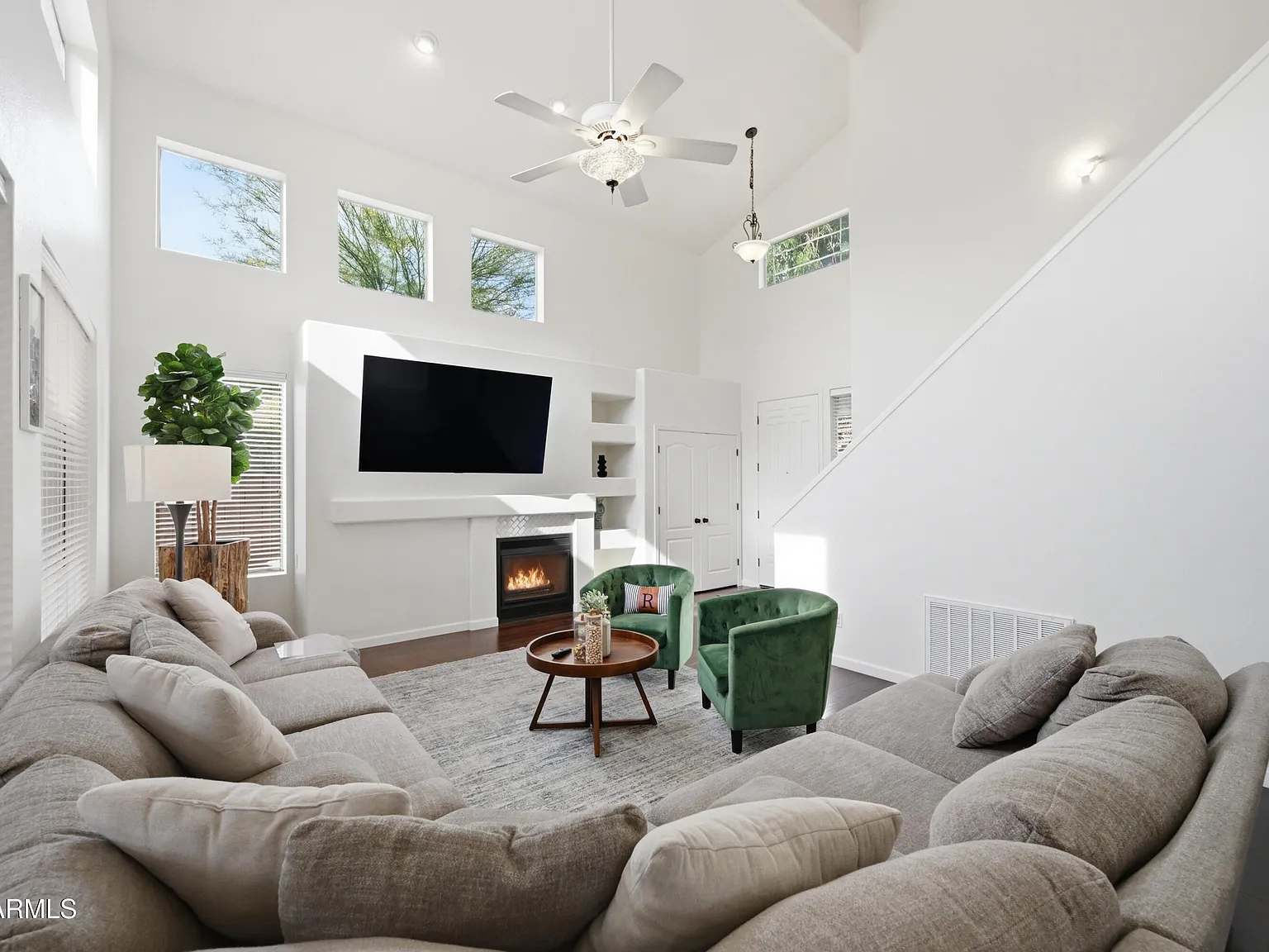 4 bed, 2.5 bath, 2200 sqft, $2,999 — Photo 3