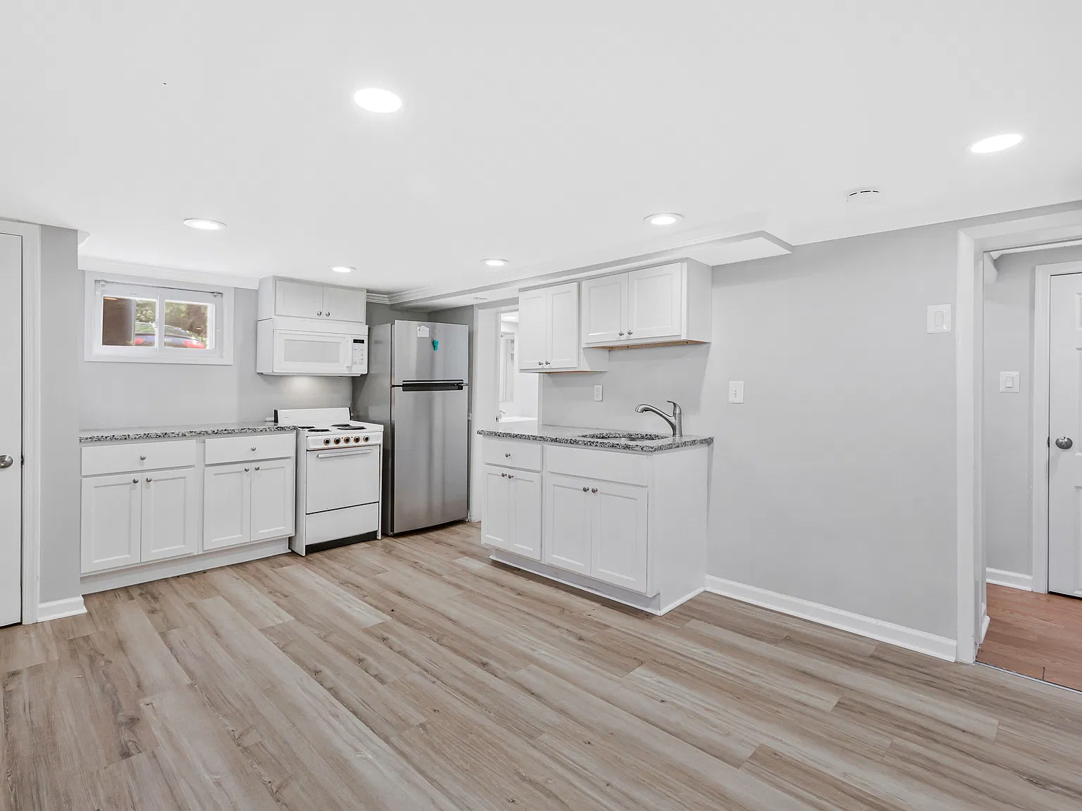2 bed, 824 sqft, $1,995 — Photo 2