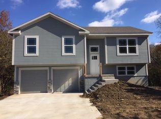 711 Ridgecrest Dr, Raymore, MO 64083