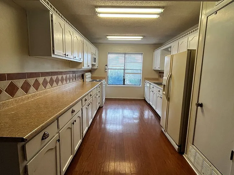 3834 Lake Ridge Dr — Photo 2