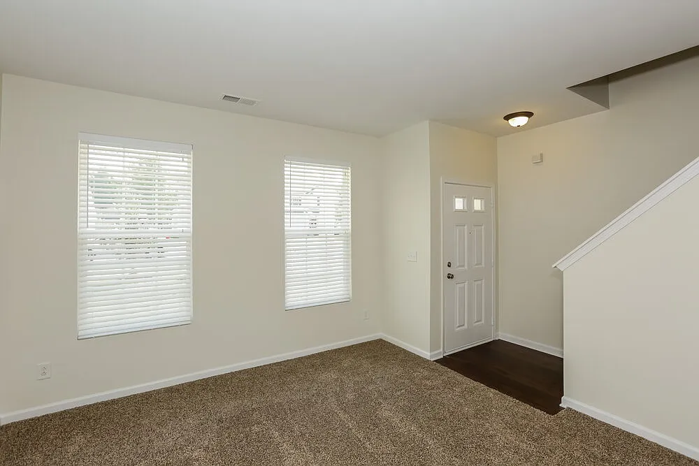 4 bed, 2.5 bath, 2513 sqft, $2,465 — Photo 2
