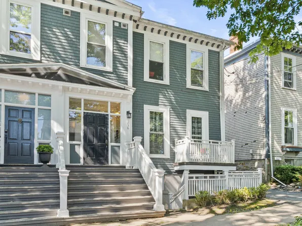 1036 Bland St #4, Halifax, NS B3H 2S8