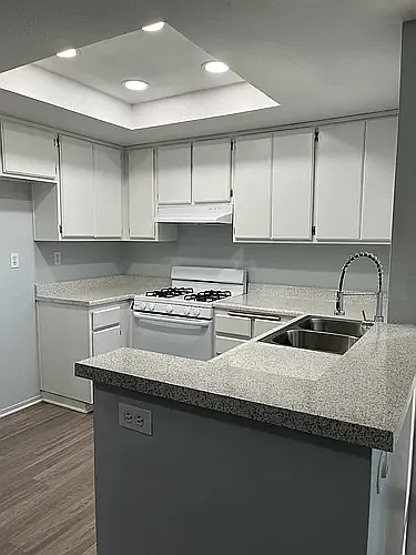 Sand Castle Apartments — Photo 46