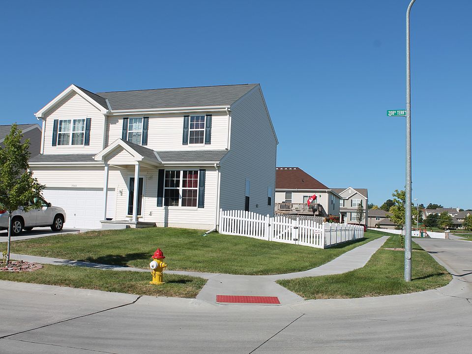 2nd image of 1560 N 208th Ter