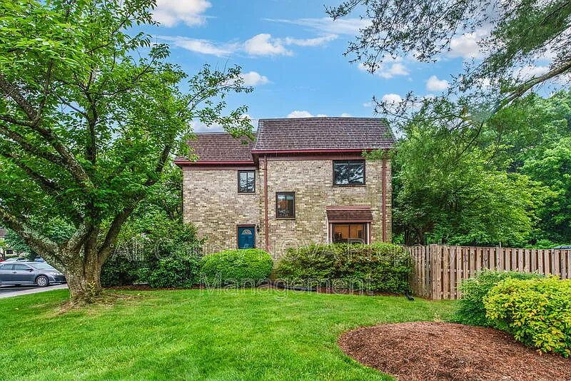3 bed, 3.5 bath, 1432 sqft, $3,150 — Photo 3
