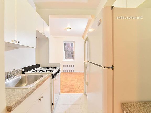 4th image of 800 Grand Concourse Grn