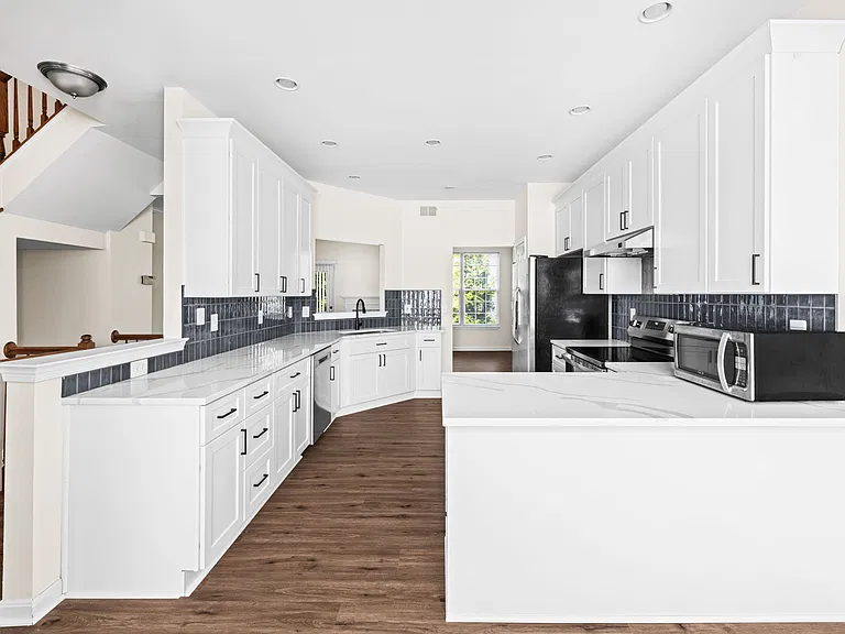 2902 Jessica Ct — Photo 4