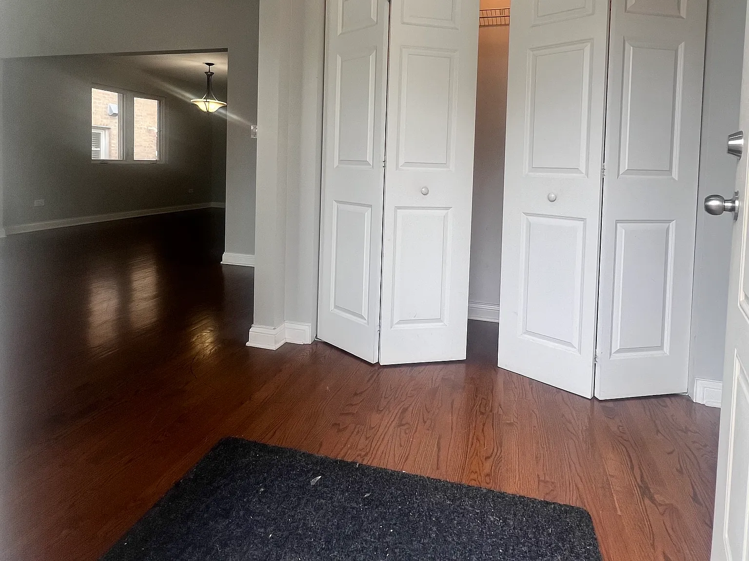 5 bed, 2500 sqft, $3,600 — Photo 2
