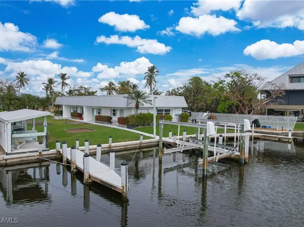 7745 Bocilla Ln, Bokeelia, FL 33922