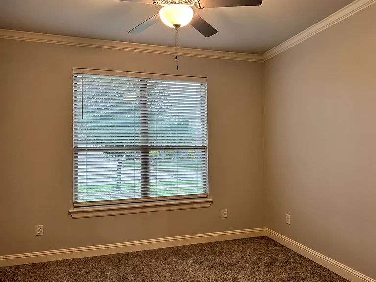 7315 Rolling Acres Pl — Photo 32