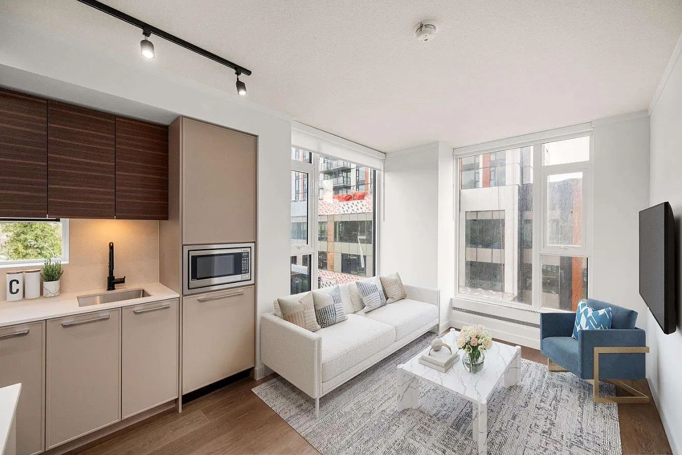 2 bed, 818 sqft, $2,400 — Photo 2