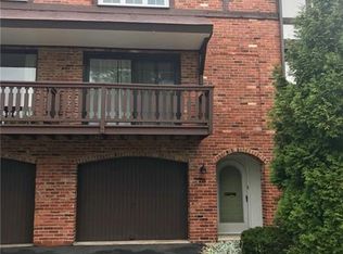 215 Queensberry Ct, Pittsburgh, PA 15237