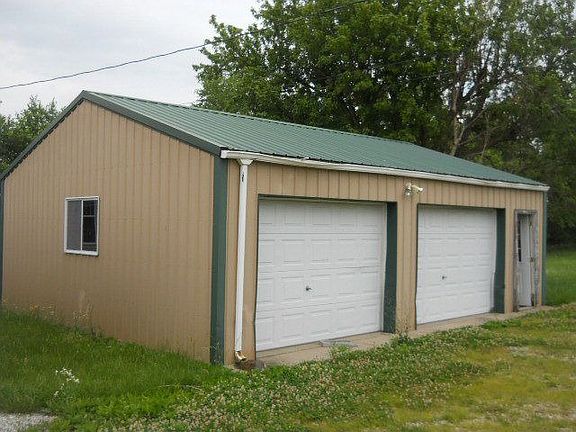 2nd image of 8125 Highway 81