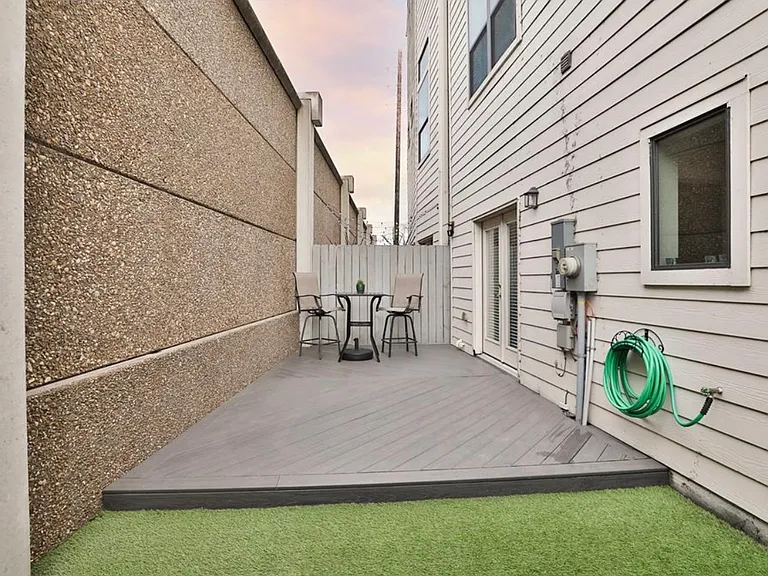 4104 Marina St — Photo 3