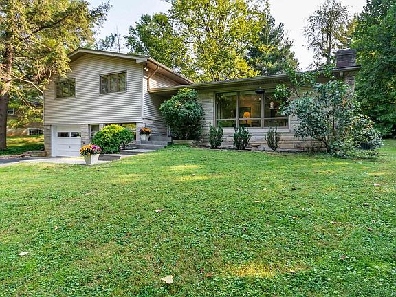 3rd image of 2450 N Browncliff Ln