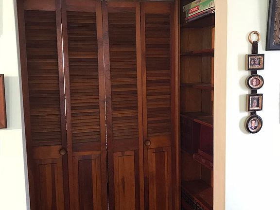 Entrance to front bedroom