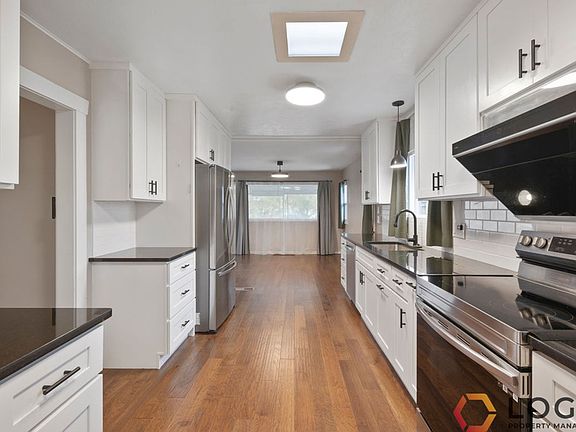 5th image of 2742 S Beverly St