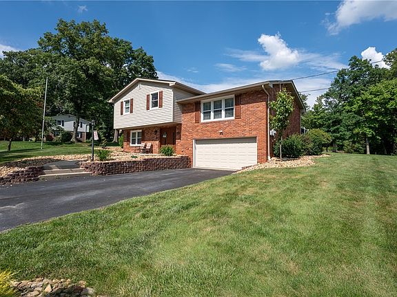 2nd image of 1020 Mountain View Dr