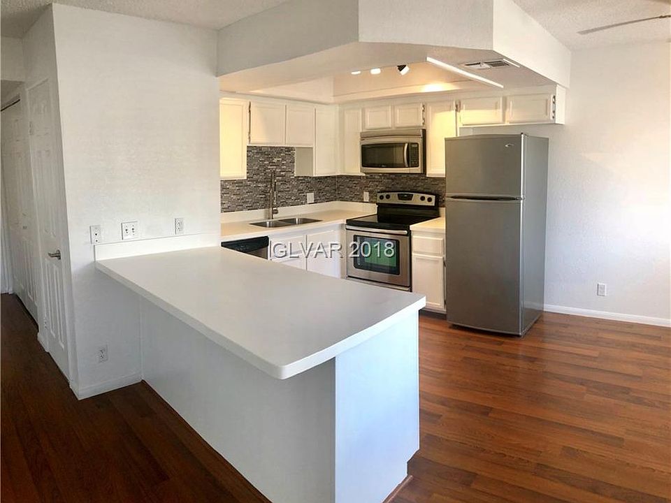 1st image of 920 Rockview Dr Unit 202