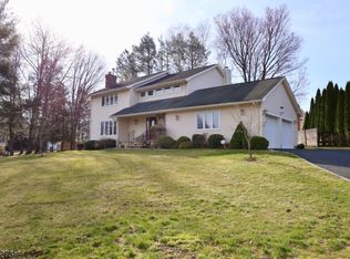 2 Edith Ct, East Hanover, NJ 07936
