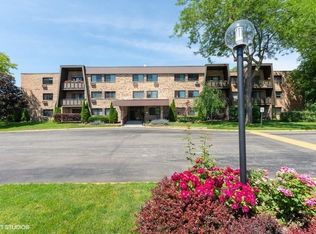 1205 E Hintz Rd UNIT 104, Arlington Heights, IL 60004