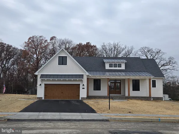 73 Bright Ln #5, Hanover, PA 17331